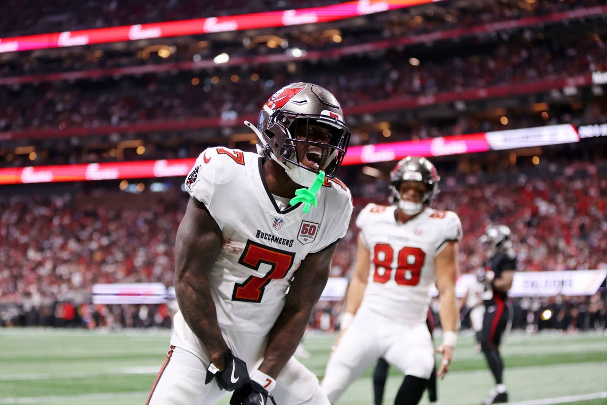  Tampa Bay Buccaneers running back Bucky Irving (7) celebrates after scoring a touchdown against the Atlanta Falcons during the third quarter at Mercedes-Benz Stadium on Sept. 7, 2025. Brett Davis-Imagn Images
