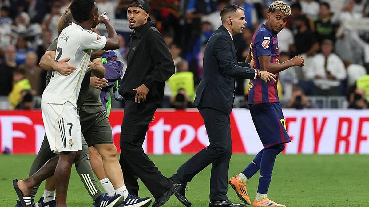  Tensions boiled over in October's El Clásico. | Oscar Del Pozo/AFP/Getty Images 