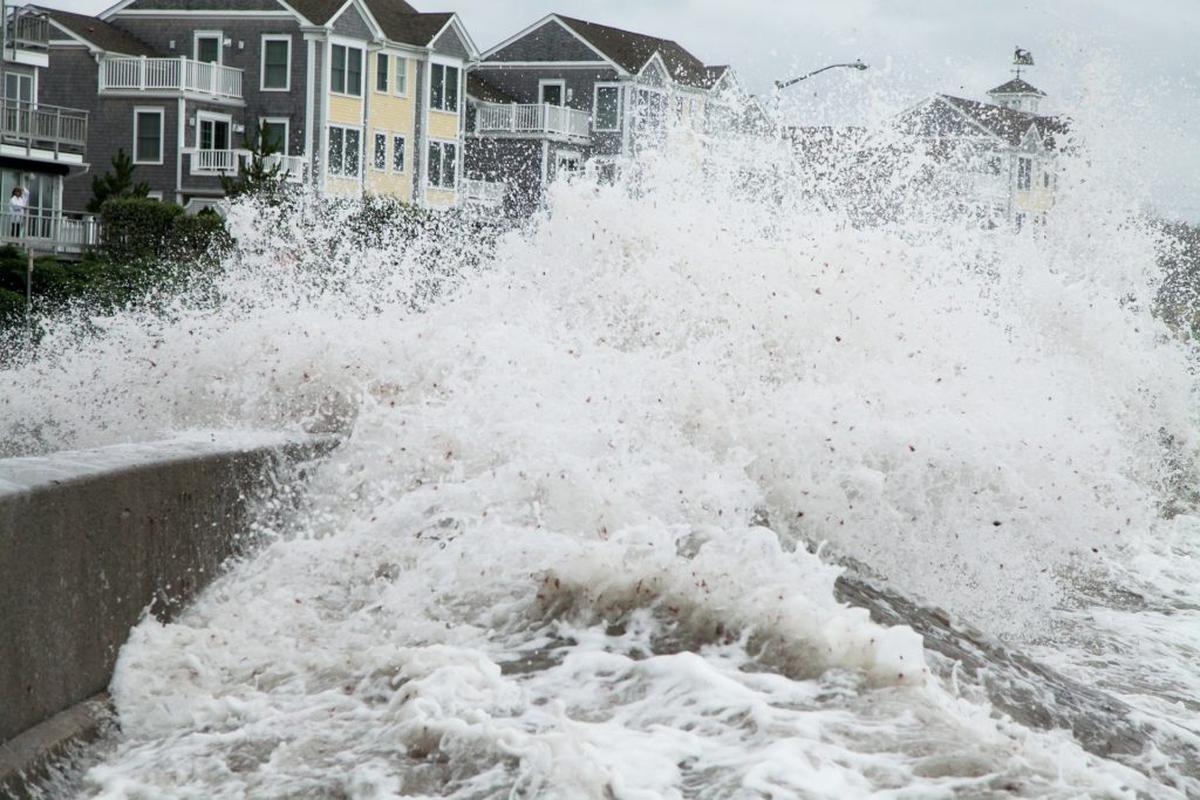  High winds and waves as a storm nears. Photo credit: Pixabay.com/users/Wickedgood 