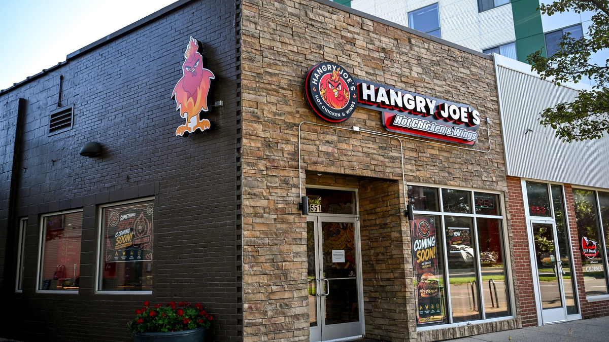 Hangry Joe's Hot Chicken & Wings opens first Lansing area location near MSU