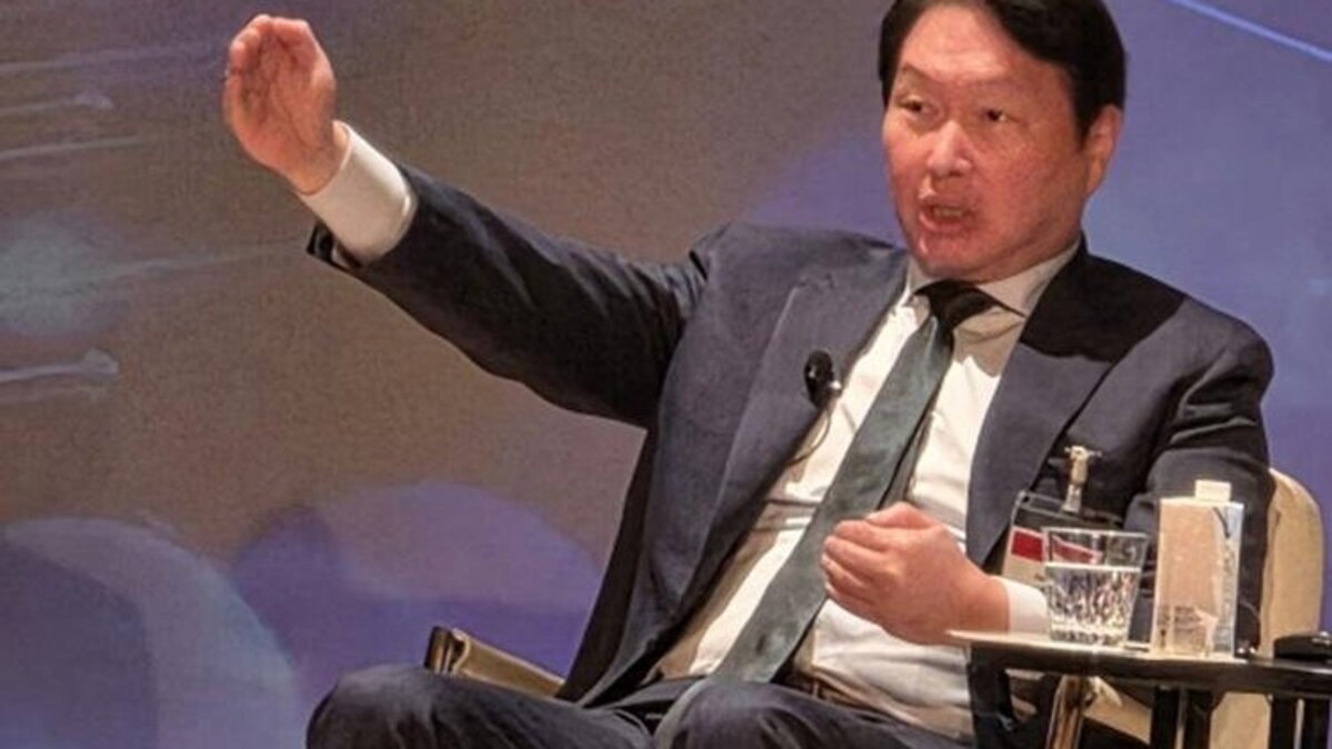 SK Group Chairman Chey Tae-won speaks during a South Korea-Japan session at the Nikkei Forum in Tokyo on Tuesday. Photo by Asia Today


                                            