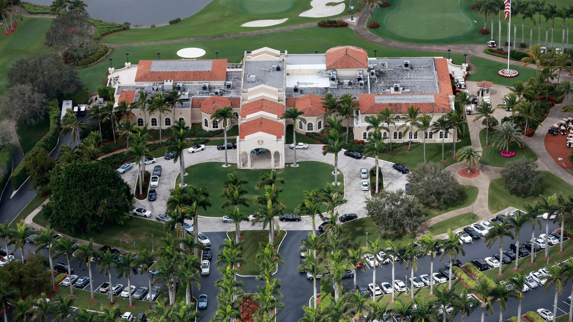 Trump offers his FL golf club as Camp David-style presidential retreat 