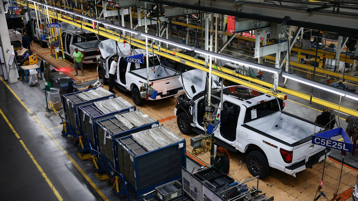 GM, Ford to see US market-share slide, forecaster predicts