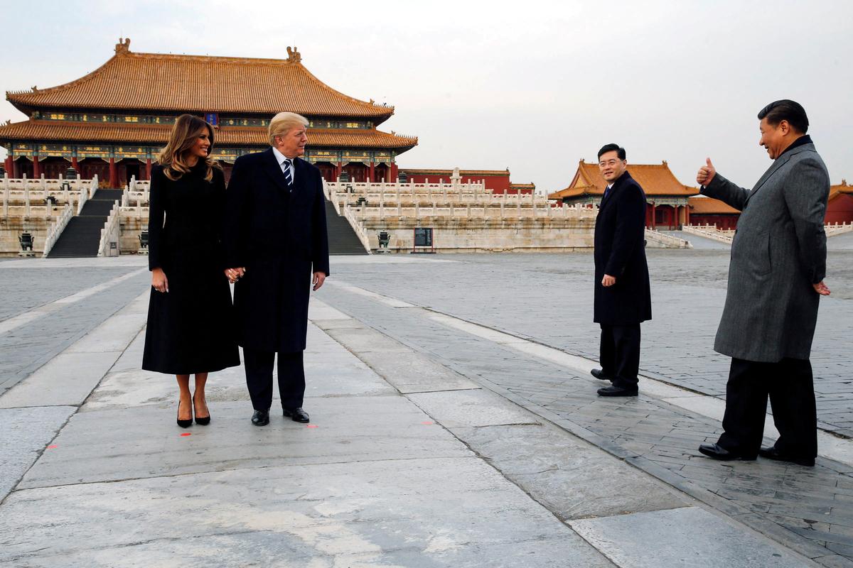 FILE PHOTO: U.S. President Donald Trump and U.S. first lady Melania visit the Forbidden City with China's President Xi Jinping in Beijing, China, November 8, 2017. REUTERS/Jonathan Ernst/File Photo