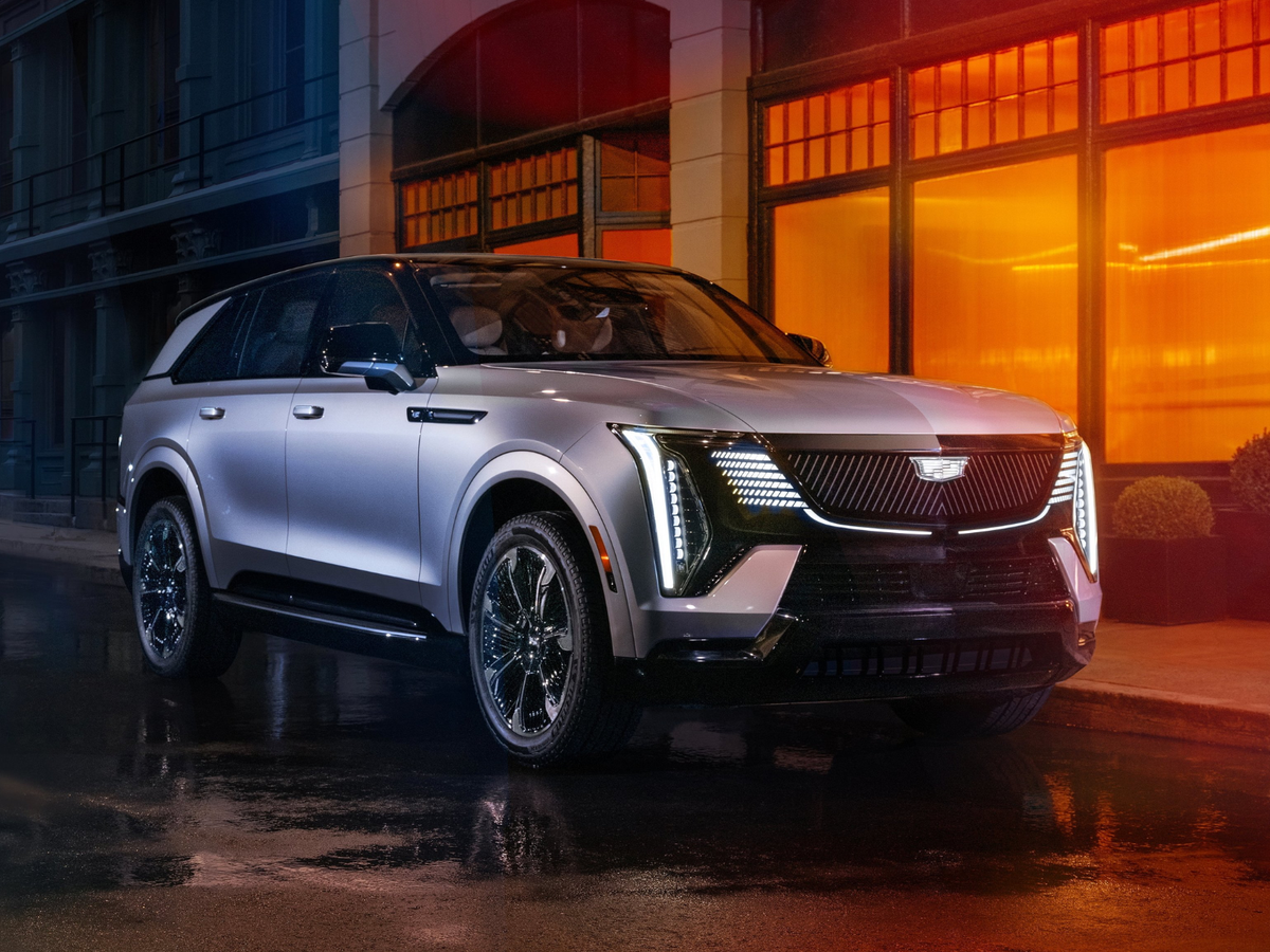  Cadillac Escalade IQ 