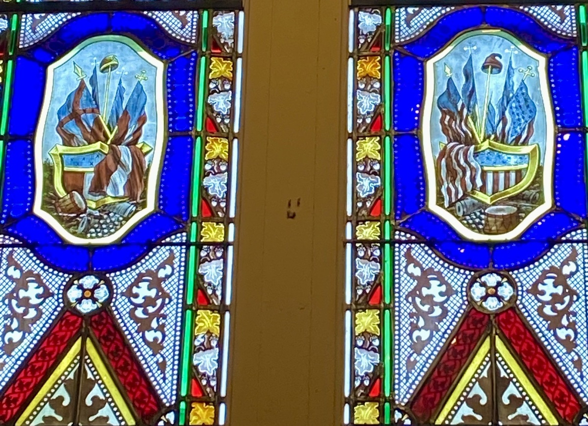  Reconciliation is the point of side-by-side Yank and Reb flags in stained glass at Vicksburg’s Church of the Holy Trinity. Photo credit: Christine Tibbetts 