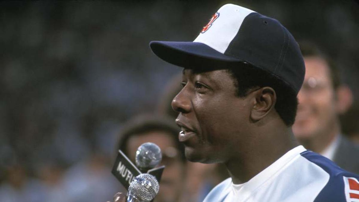  Hank Aaron speaks after breaking MLB's home run record. | Manny Rubio-Imagn Images 