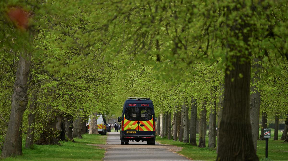 Police vehicle at closed Hyde Park, near the Israeli embassy, where several discarded items are being assessed, in London, Britain, April 17, 2026. REUTERS/Chris J Ratcliffe