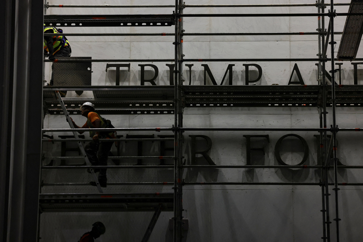 Workers prepare scaffolding ahead of removing lettering from the facade of the John F. Kennedy Memorial Center for the Performing Arts, following a federal judge’s order to remove U.S. President Donald Trump's name from the institution, in Washington, D.C., U.S., June 13, 2026. REUTERS/Anna Rose Layden