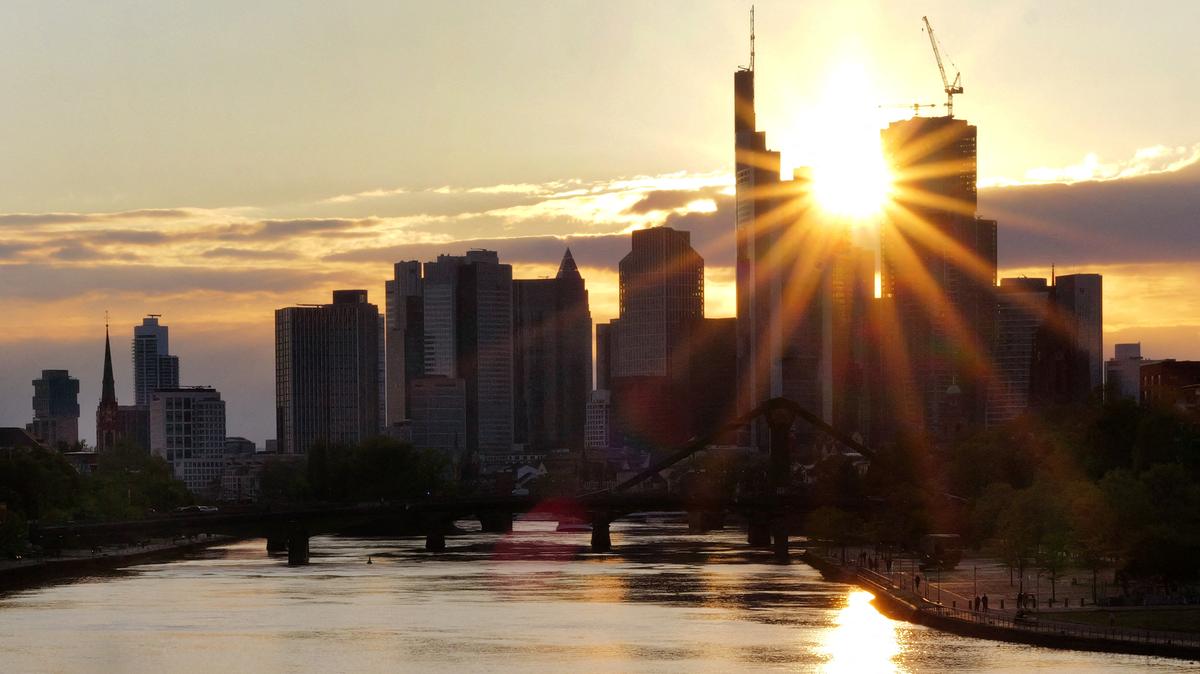 The skyline of the banking district is seen during sunset in Frankfurt, Germany, April 21, 2024.  REUTERS/Kai Pfaffenbach