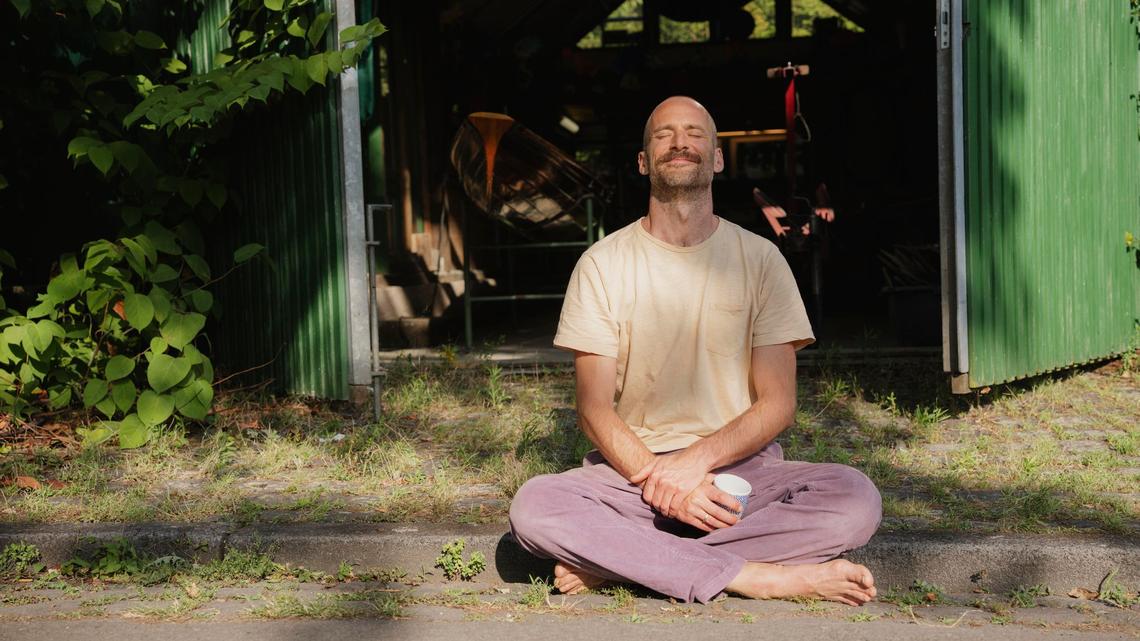 Meditation can make you calmer — and startlingly more aware of your own messy thoughts. What do experts say is the right way to begin so it helps without turning into frustration or false hope?