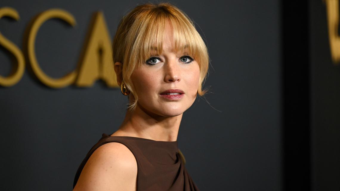 Psst! Jennifer Lawrence's Exact Cool-Girl Clogs Are on Amazon 