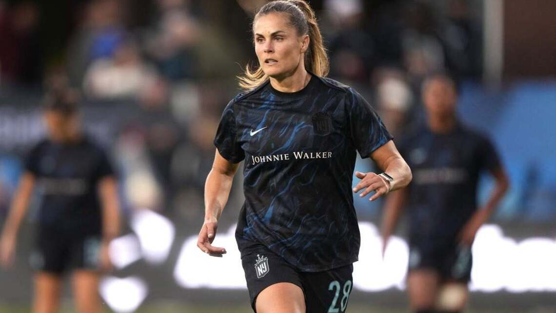 Gotham F Katie Lampson announces retirement at 34 