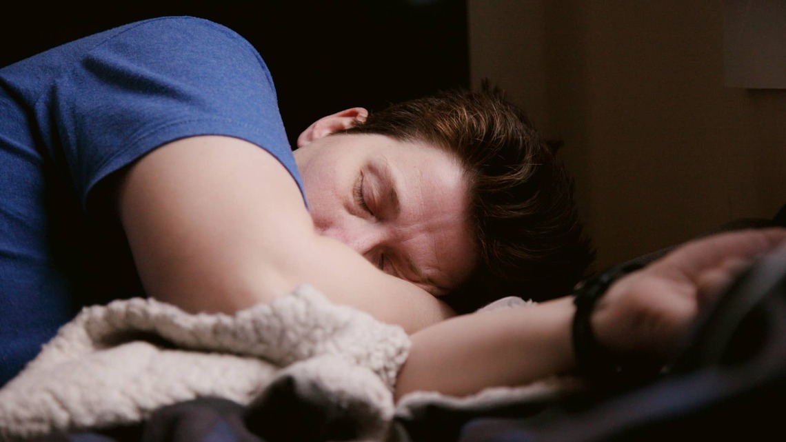 The Military Sleep Method Claims It Works In 2 Minutes, But There's A Catch 