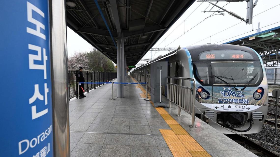 Unification minister calls resuming tourist railway to border with N. Korea starting point for peace 