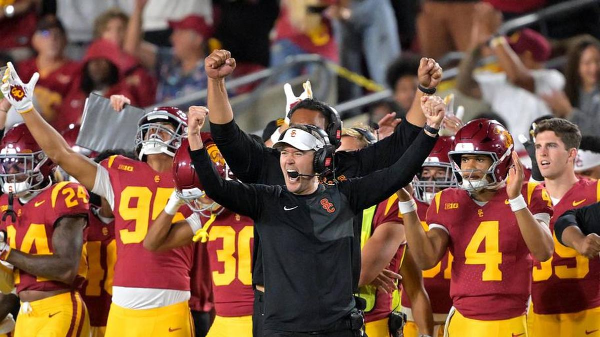  Oct 11, 2025; Los Angeles, California, USA; USC Trojans head coach Lincoln Riley (wearing white visor) celebrates along with defensive end coach Shaun Nua after kicker Ryon Sayeri (48) hit a 54-yard field goal in the second half against the Michigan Wolverines at United Airlines Field at the Los Angeles Memorial Coliseum. Mandatory Credit: Jayne Kamin-Oncea-Imagn Images | Jayne Kamin-Oncea-Imagn Images 