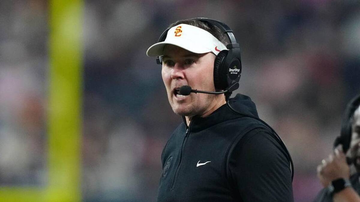  Dec 27, 2024; Las Vegas, NV, USA; Southern California Trojans head coach Lincoln Riley reacts against the Texas A&M Aggies in the first half at Allegiant Stadium. Mandatory Credit: Kirby Lee-Imagn Images | Kirby Lee-Imagn Images 