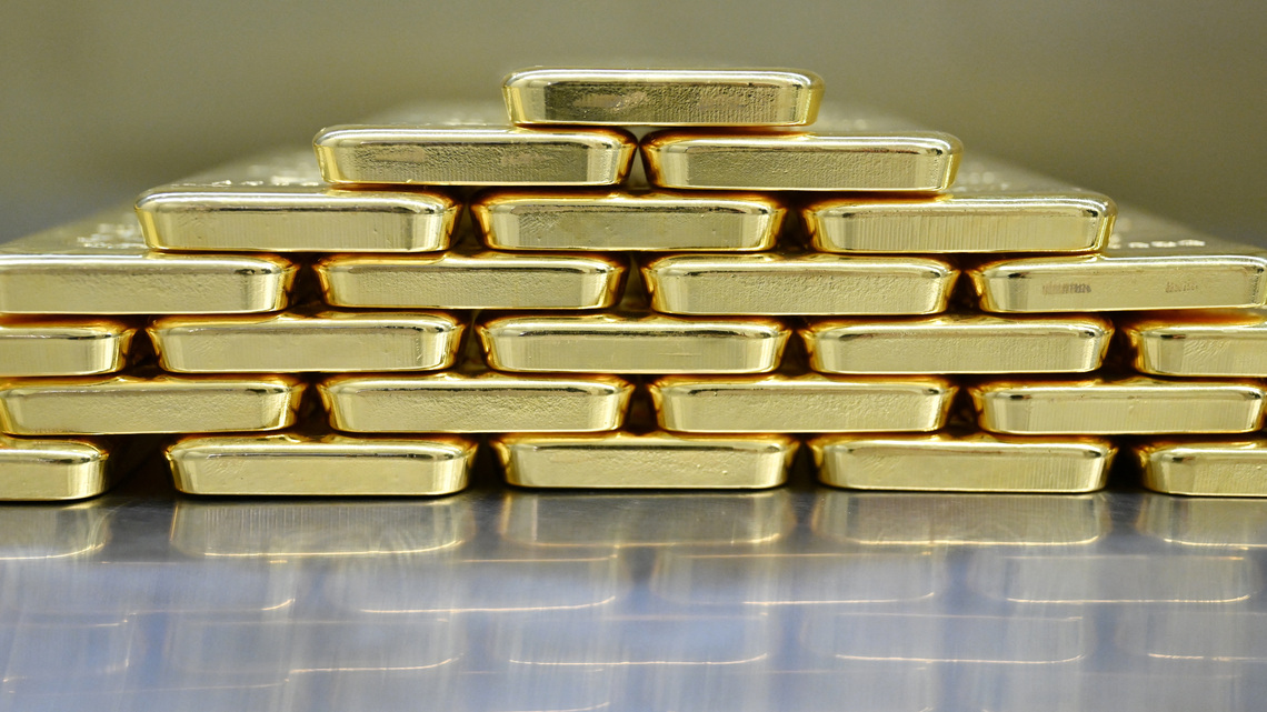 Morning Bid: Gold stirs