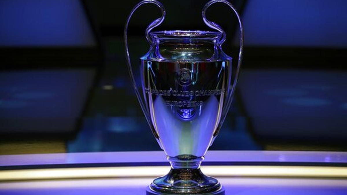 El trofeo de la Champions League, por el 12 equipos reiniciarán la batalla del 7 al 23 de agosto.