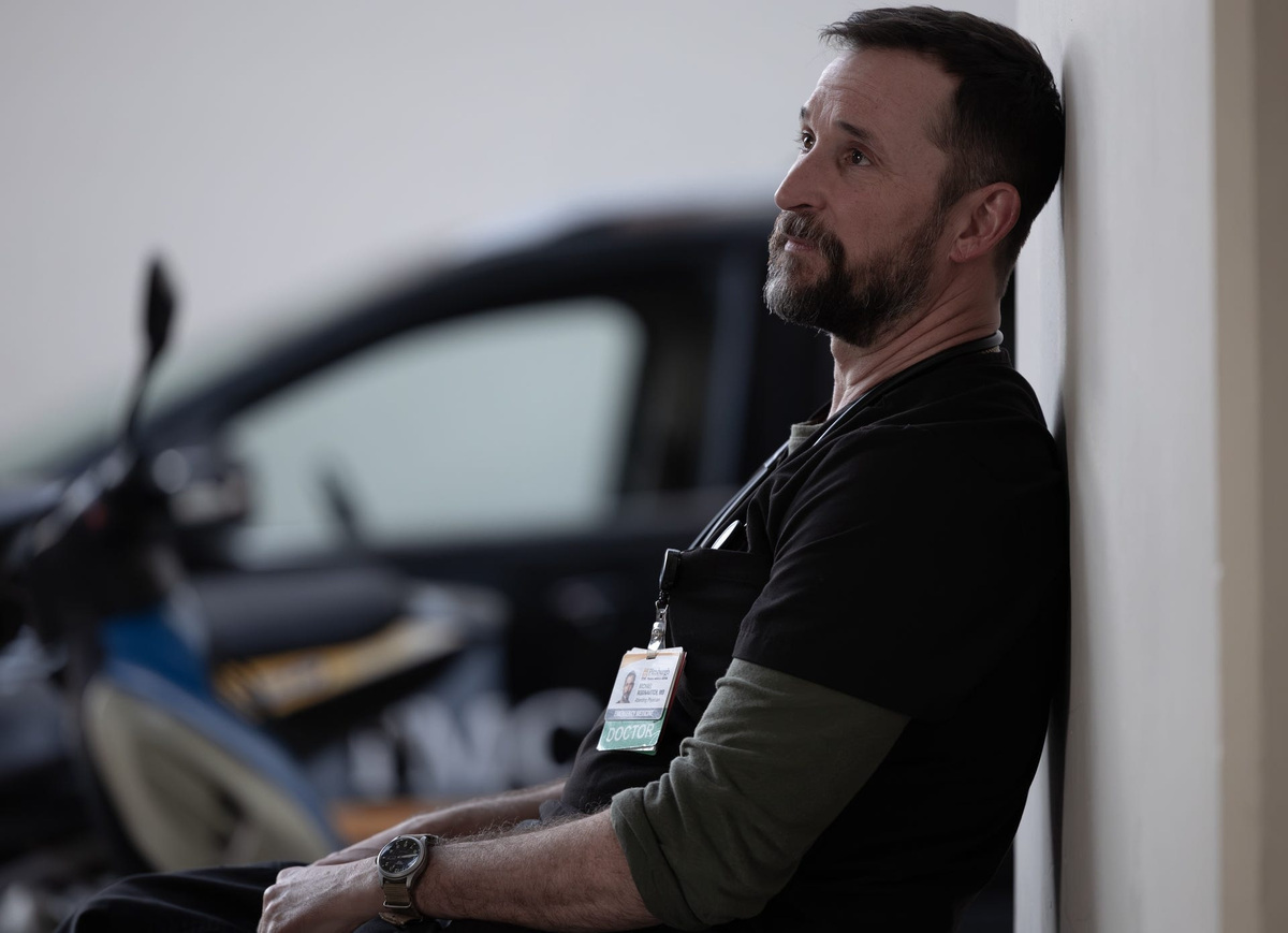 Noah Wyle as Dr. Robby in "The Pitt" Season 2.