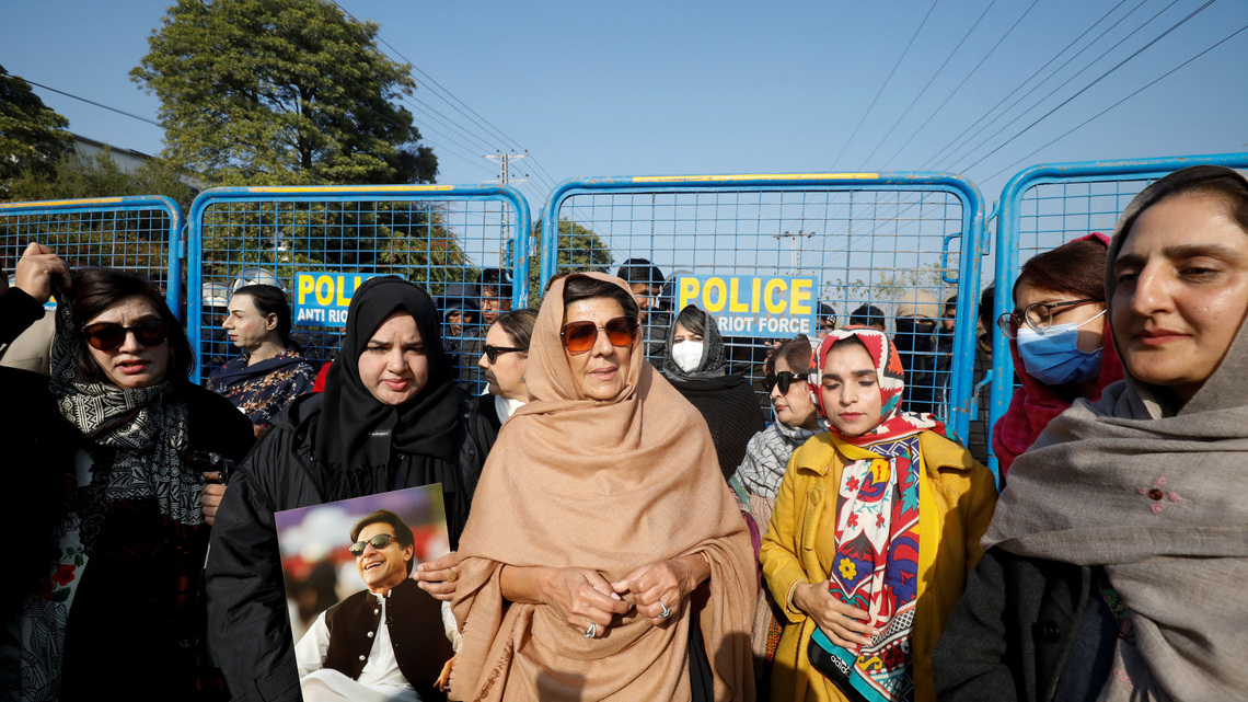 Police arrest Pakistan ex-PM Imran Khan's sister in Lahore ahead of party's planned march 