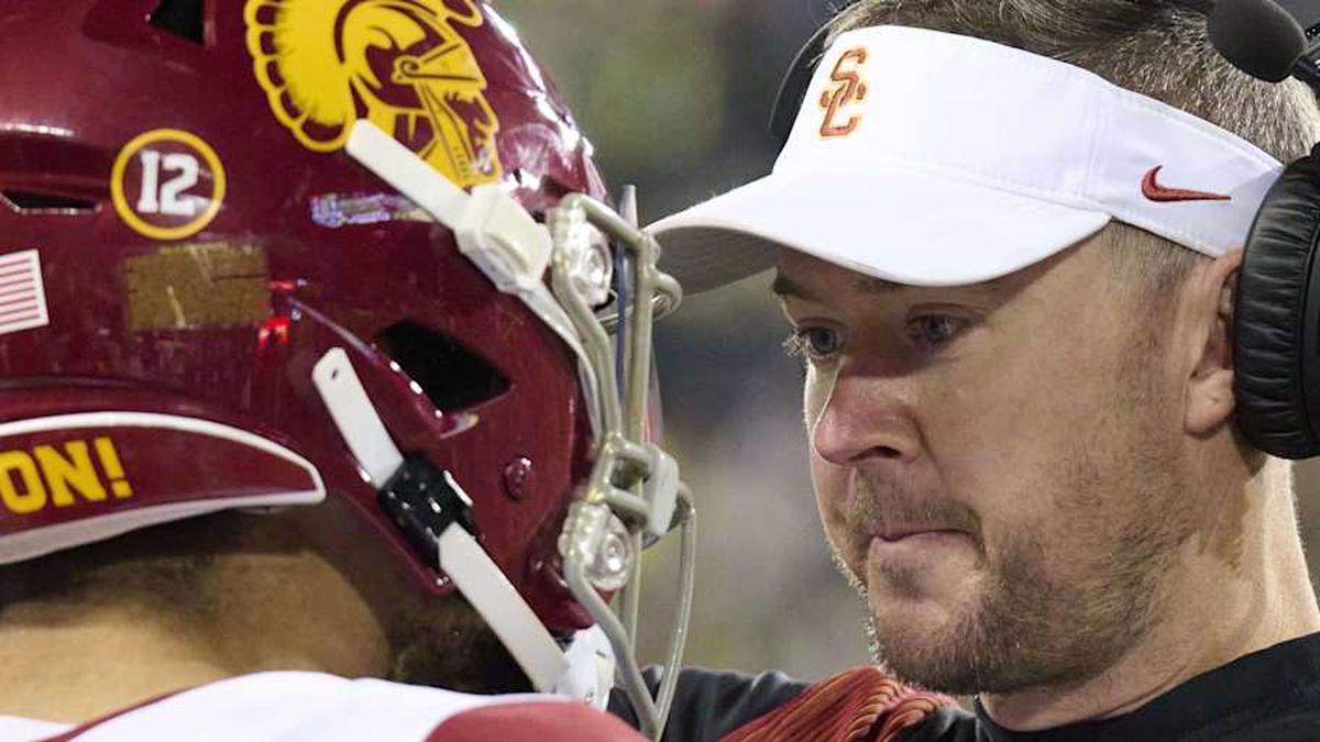  Nov 11, 2023; Eugene, Oregon, USA; USC Trojans head coach Lincoln Riley talks to quarterback Caleb Williams (13) during the first half against the Oregon Ducks at Autzen Stadium. Mandatory Credit: Troy Wayrynen-Imagn Images | Troy Wayrynen-Imagn Images 