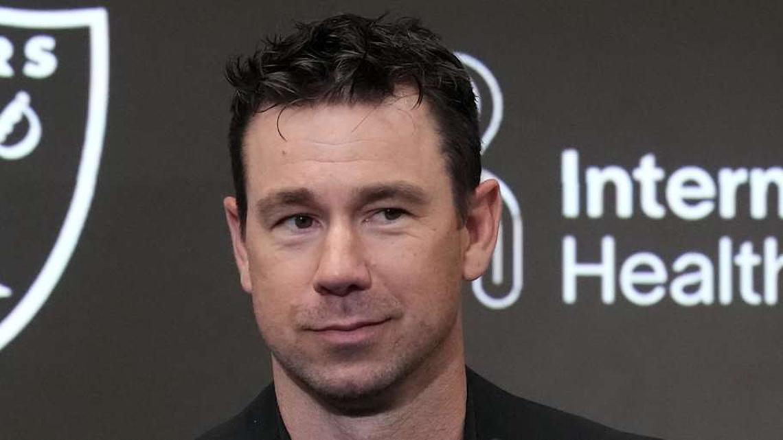  Apr 24, 2026; Henderson, NV, USA; Las Vegas Raiders coach Klint Kubiak at press conference at Intermountain Health Performance Center. Mandatory Credit: Kirby Lee-Imagn Images | Kirby Lee-Imagn Images 