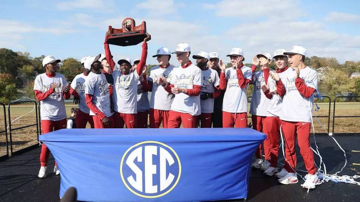  The University of Alabama Track and Field Team during the 2025 SEC Cross Country Championship at Cherokee Farm Cross Country Course in Knoxville, TN on Friday, Oct 31, 2025. Photo by Nolan Clark | UA Athletics 