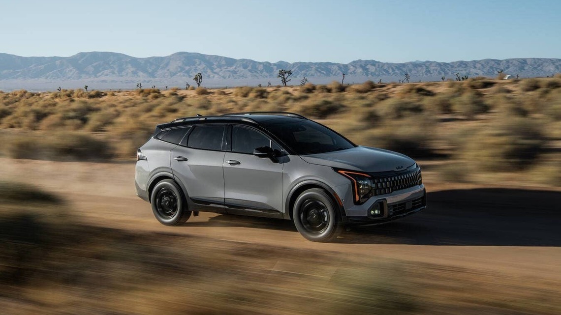 We Compared the 2026 Kia Sportage and Chevrolet Equinox. One Comes Out Ahead 