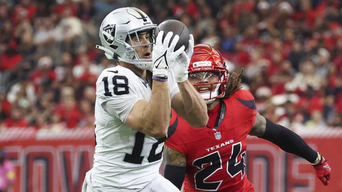  Las Vegas Raiders wide receiver Jack Bech (18) makes a reception as Houston Texans cornerback Derek Stingley Jr. (24) defends during the first half at NRG Stadium. Mandatory Credit: Troy Taormina-Imagn Images | Troy Taormina-Imagn Images 