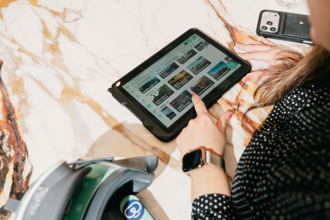 Tatiana Hernandez decides on the next VR video for the senior residents to watch in the multi-purpose library at Castle Argyle in Los Angeles, Feb. 2, 2026. New tools tailored for use in senior living communities allow for shared experiences and social bonding. (Morgan Lieberman/The New York Times)