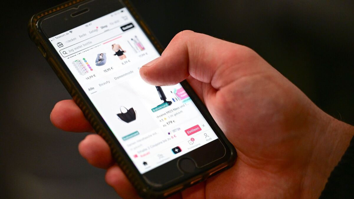A person holding a smartphone scrolls through items in the "TikTok Shop." (Sebastian Gollnow/dpa/TNS)