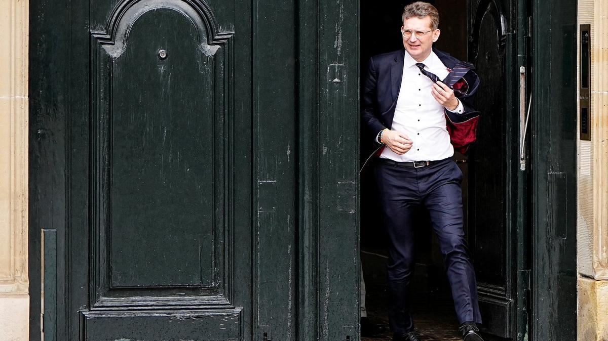 Troels Lund Poulsen, leader of The Liberal Party walks, as party leaders in connection with the royal round during which a royal investigator is to be appointed, at Amalienborg Palace in Copenhagen, Denmark, March 25, 2026.  Ritzau Scanpix/Mads Claus Rasmussen via REUTERS