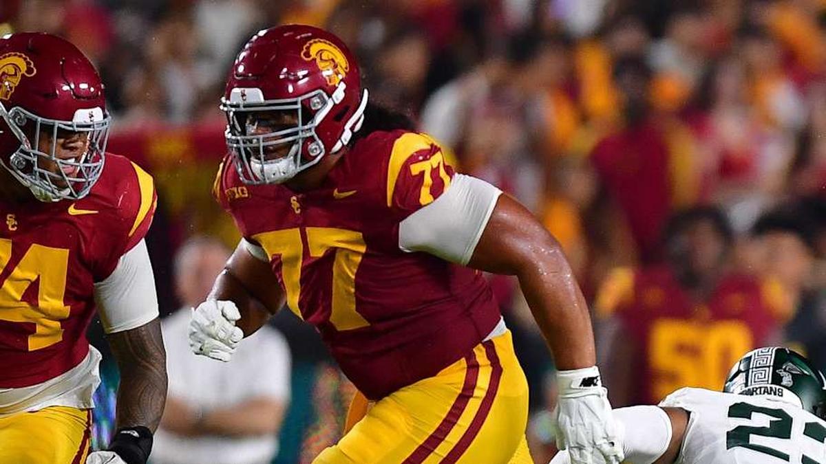  Sep 20, 2025; Los Angeles, California, USA; Southern California Trojans running back Waymond Jordan (2) runs the ball as offensive lineman Alani Noa (77) provides coverage against Michigan State Spartans linebacker Darius Snow (23) during the first half at the Los Angeles Memorial Coliseum. Mandatory Credit: Gary A. Vasquez-Imagn Images | Gary A. Vasquez-Imagn Images 