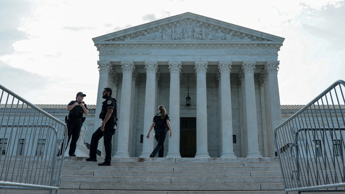 FILE PHOTO: A general view of the U.S. Supreme Court building in Washington, D.C., U.S., May 28, 2026. REUTERS/Jonathan Ernst/File Photo