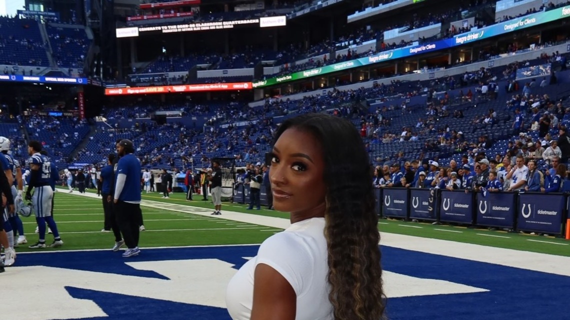 Simone Biles Wears Husband Jonathan Owens' Last Name on Cheeky Game-Day Outfit 