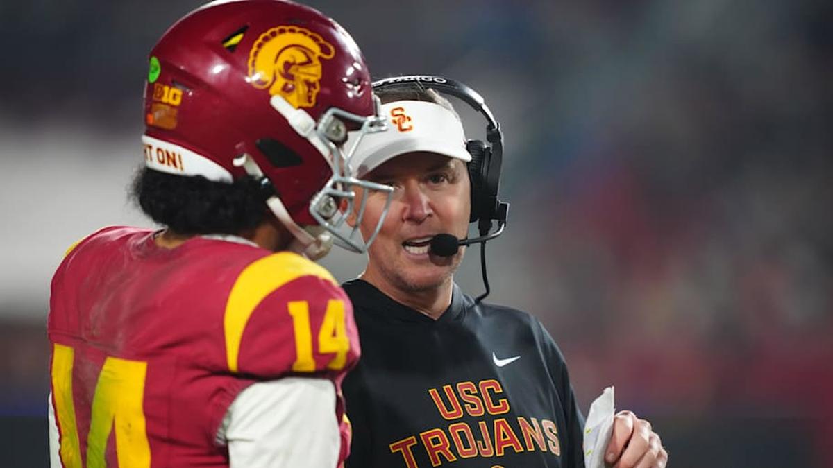  Nov 29, 2025; Los Angeles, California, USA; Southern California Trojans head coach Lincoln Riley (right) talks with quarterback Jayden Maiava (14) in the second half against the UCLA Bruins at United Airlines Field at Los Angeles Memorial Coliseum. Mandatory Credit: Kirby Lee-Imagn Images | Kirby Lee-Imagn Images 