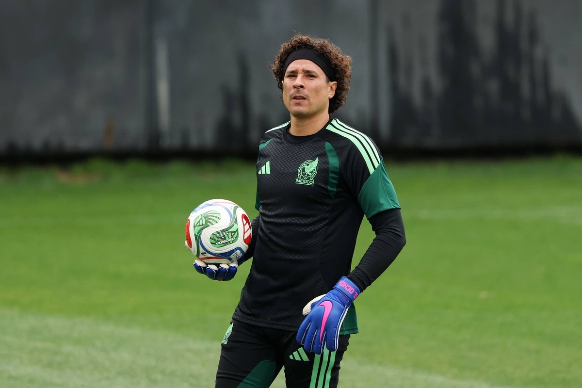  Guillermo Ochoa during a Mexico Training Session one day ahead of the FIFA World Cup 2026. Photo by Luke Hales/Getty Images