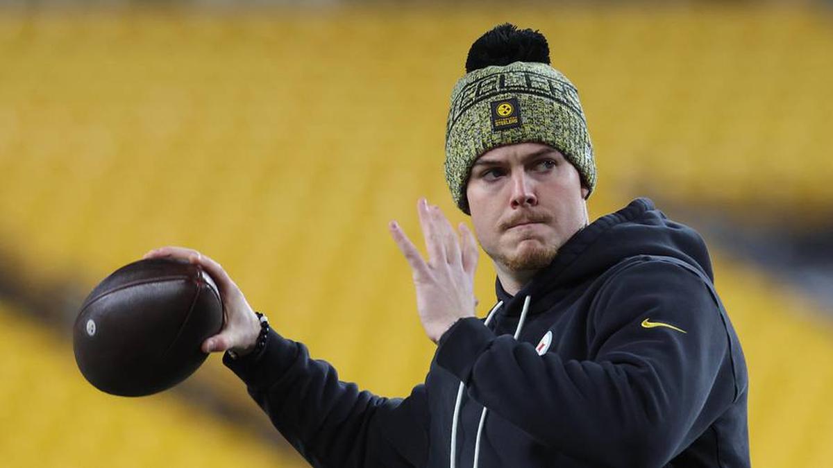  Jan 4, 2026; Pittsburgh, Pennsylvania, USA; Pittsburgh Steelers quarterback Will Howard (18) warms up before the game against the Baltimore Ravens at Acrisure Stadium. Mandatory Credit: Charles LeClaire-Imagn Images | Charles LeClaire-Imagn Images 