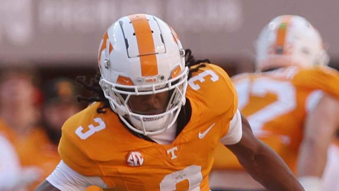  Oct 19, 2024; Knoxville, Tennessee, USA; Alabama Crimson Tide wide receiver Ryan Williams (2) is unable to make a catch while against Tennessee Volunteers defensive back Jermod McCoy (3) during the first quarter at Neyland Stadium. Mandatory Credit: Alan Poizner-Imagn Images | Alan Poizner / USA TODAY NETWORK via Imagn Images 