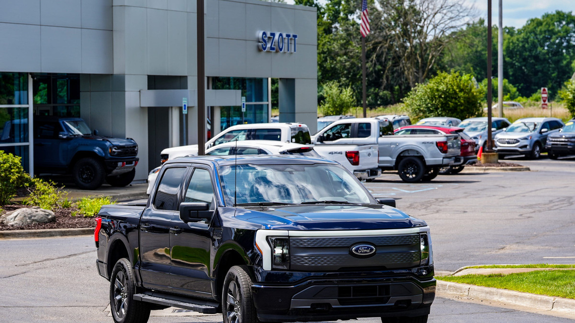 Average new car prices soar above $50,000 for the first time this year