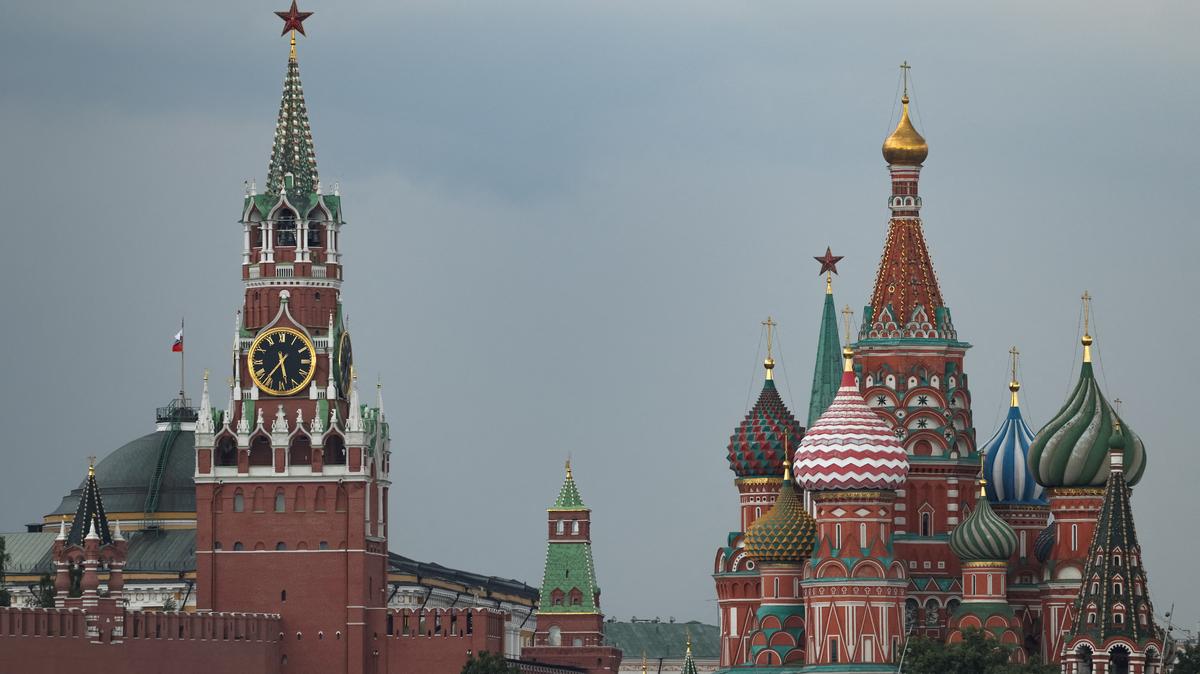 A view of Kremlin's Spasskaya tower and St. Basil's Cathedral, during a stormy weather in Moscow, Russia July 14, 2025.  REUTERS/Evgenia Novozhenina
