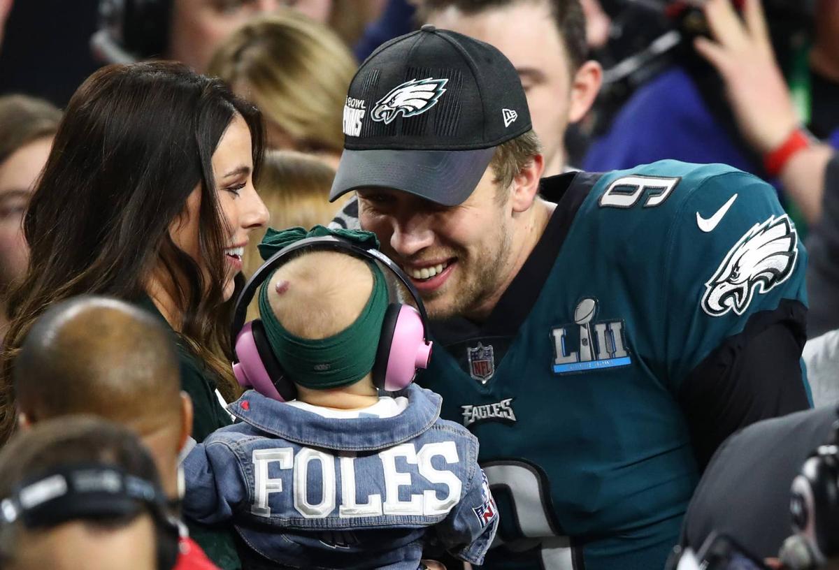  MINNEAPOLIS, MN - FEBRUARY 04: Nick Foles #9 of the Philadelphia Eagles celebrates defeating the New England Patriots 41-33 with his wife Tori Moore in Super Bowl LII at U.S. Bank Stadium on February 4, 2018 in Minneapolis, Minnesota. (Photo by Gregory Shamus/Getty Images) 