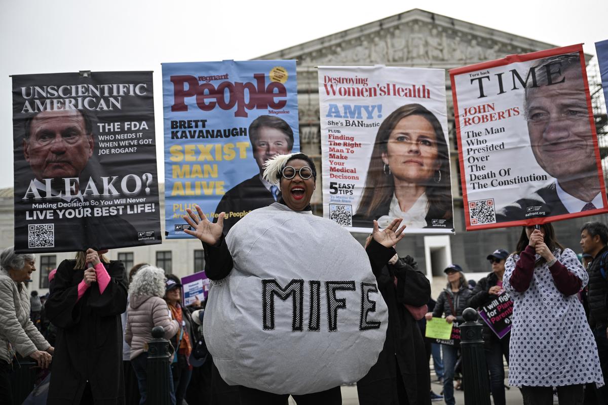  A woman dressed as a mifepristone pill dances with supporters of Planned Parenthood and pro-choice activists during a rally outside the US Supreme Court on April 2, 2025, in Washington, D.C. (Photo by Drew Angerer / AFP via Getty Images) 