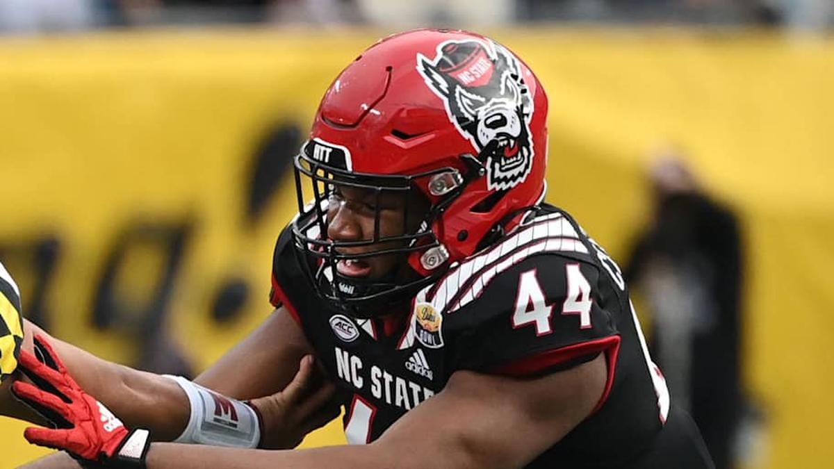  Dec 30, 2022; Charlotte, NC, USA; Maryland Terrapins quarterback Taulia Tagovailoa (3) scrambles as North Carolina State Wolfpack defensive lineman Brandon Cleveland (44) defends in the fourth quarter in the 2022 Duke's Mayo Bowl at Bank of America Stadium. Mandatory Credit: Bob Donnan-Imagn Images | Bob Donnan-Imagn Images 