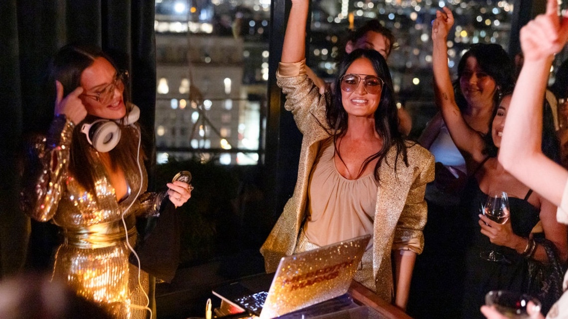 Lisa Barlow and Meredith Marks' Diss Track Stirs Up Drama in 'RHOSLC' Teaser 
