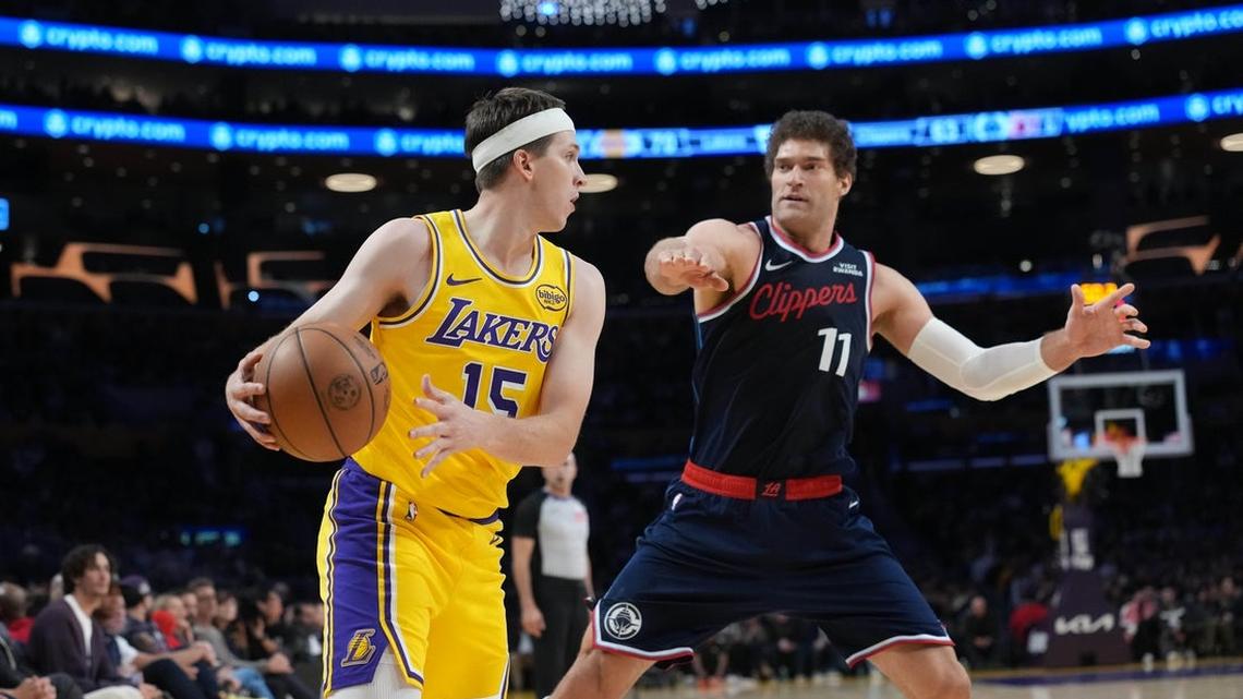 Reunited Lakers trio leads late surge past Clippers 