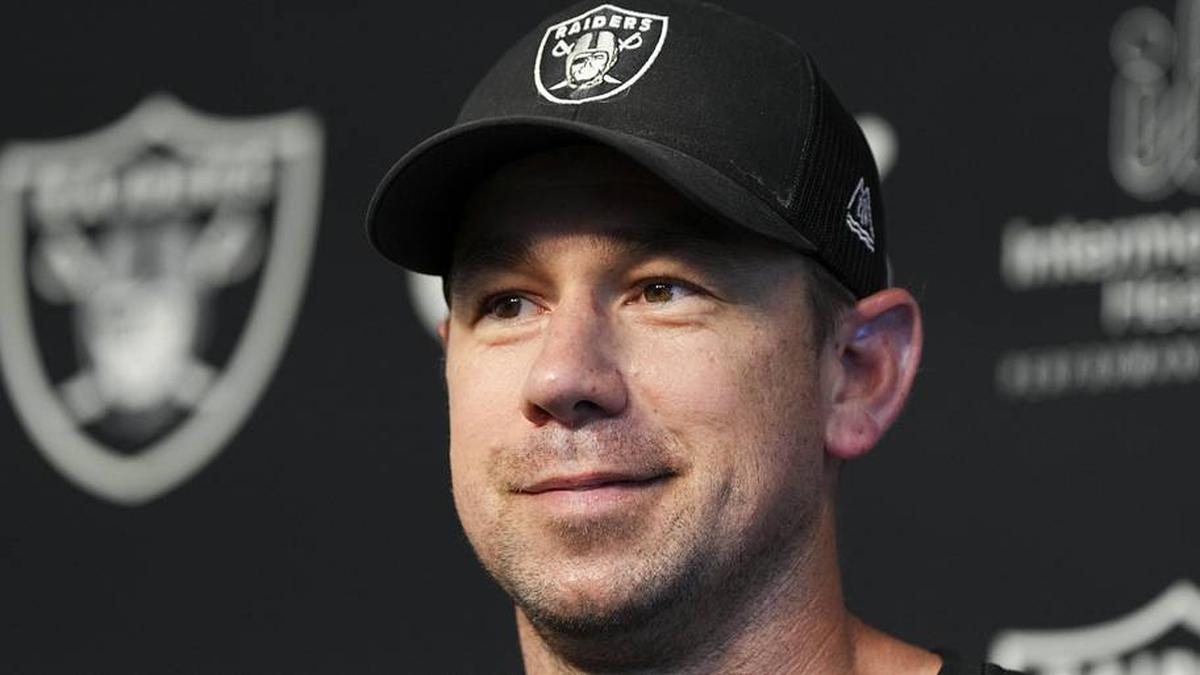  May 20, 2026; Henderson, NV, USA; Las Vegas Raiders head coach Klint Kubiak speaks during a news conference during organized team activities at Intermountain Health Performance Center. Mandatory Credit: Candice Ward-Imagn Images | Candice Ward-Imagn Images 