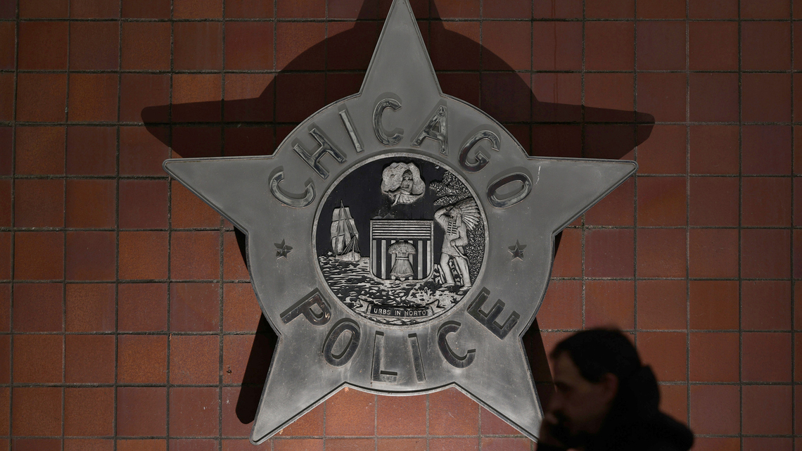 Feds warn of laser pointers after man accused of pointing one at Chicago Police helicopter 