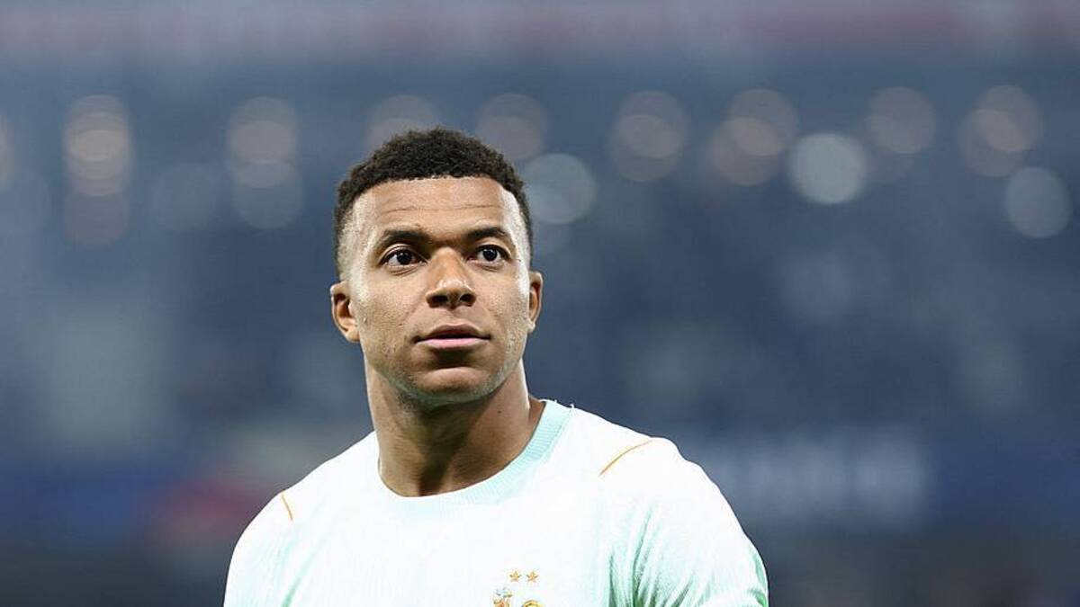  Kylian Mbappé gets the captain's armband for France. | Sameer Al-Doumy/AFP/Getty Images 